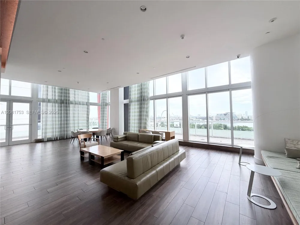 50 Biscayne Blvd #3211 Miami, FL 33132