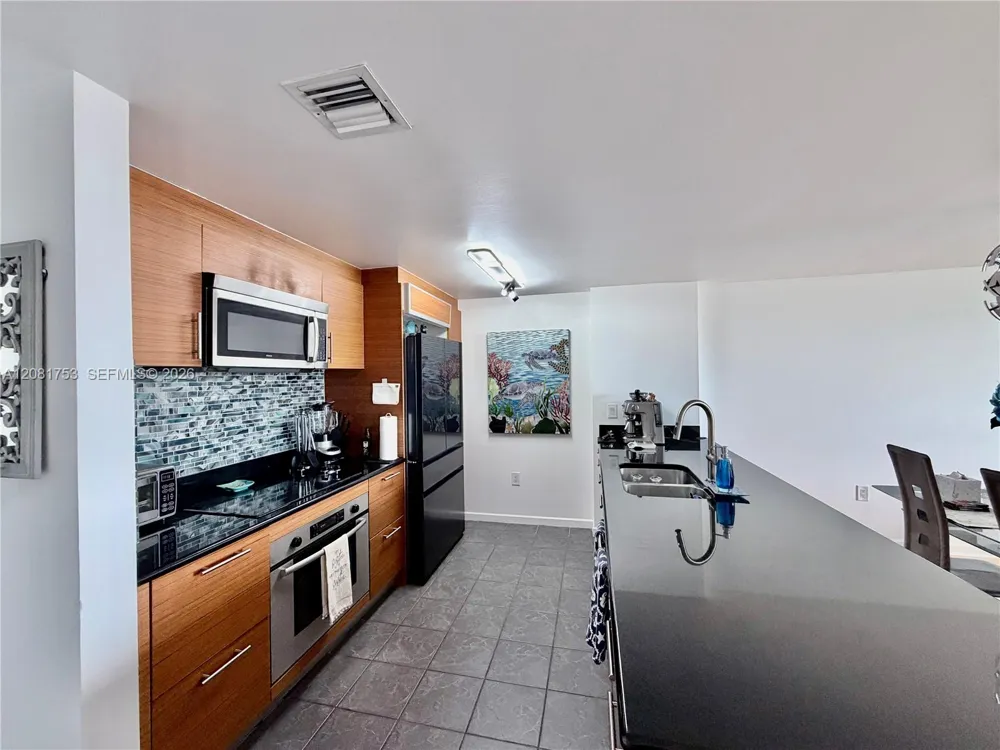 50 Biscayne Blvd #3211 Miami, FL 33132