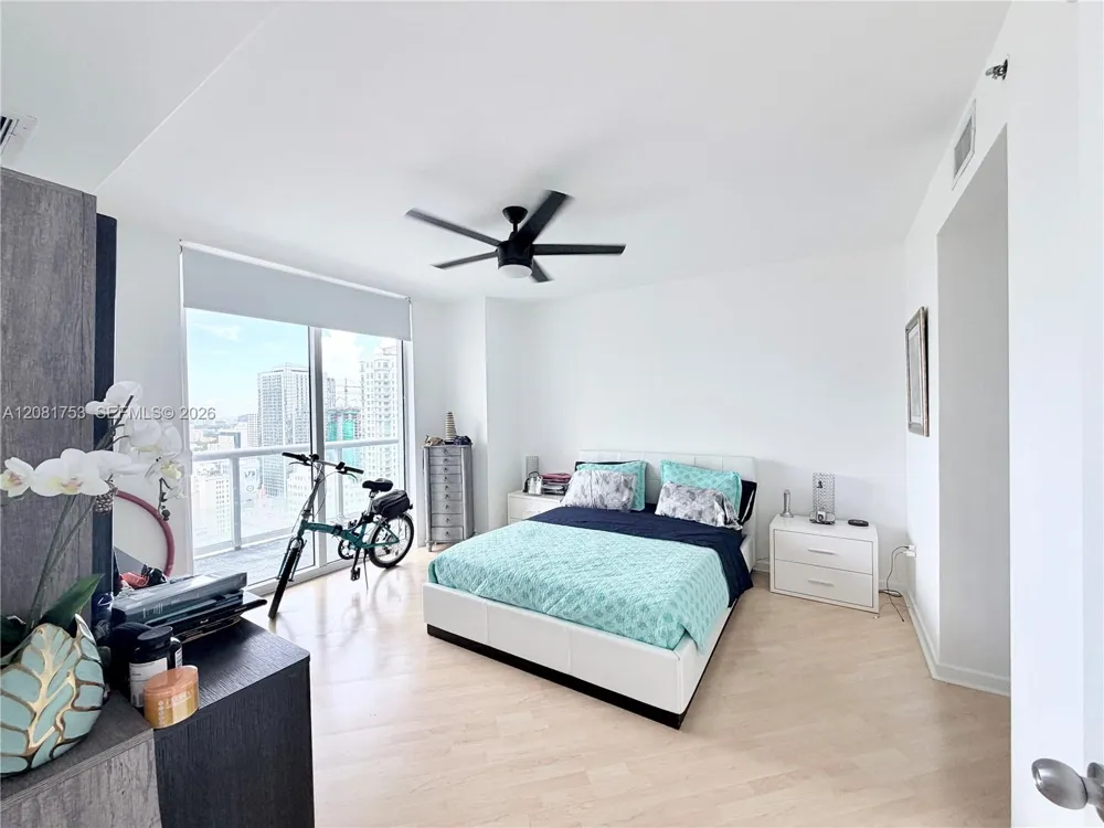 50 Biscayne Blvd #3211 Miami, FL 33132
