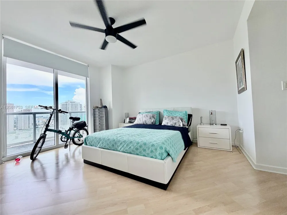 50 Biscayne Blvd #3211 Miami, FL 33132