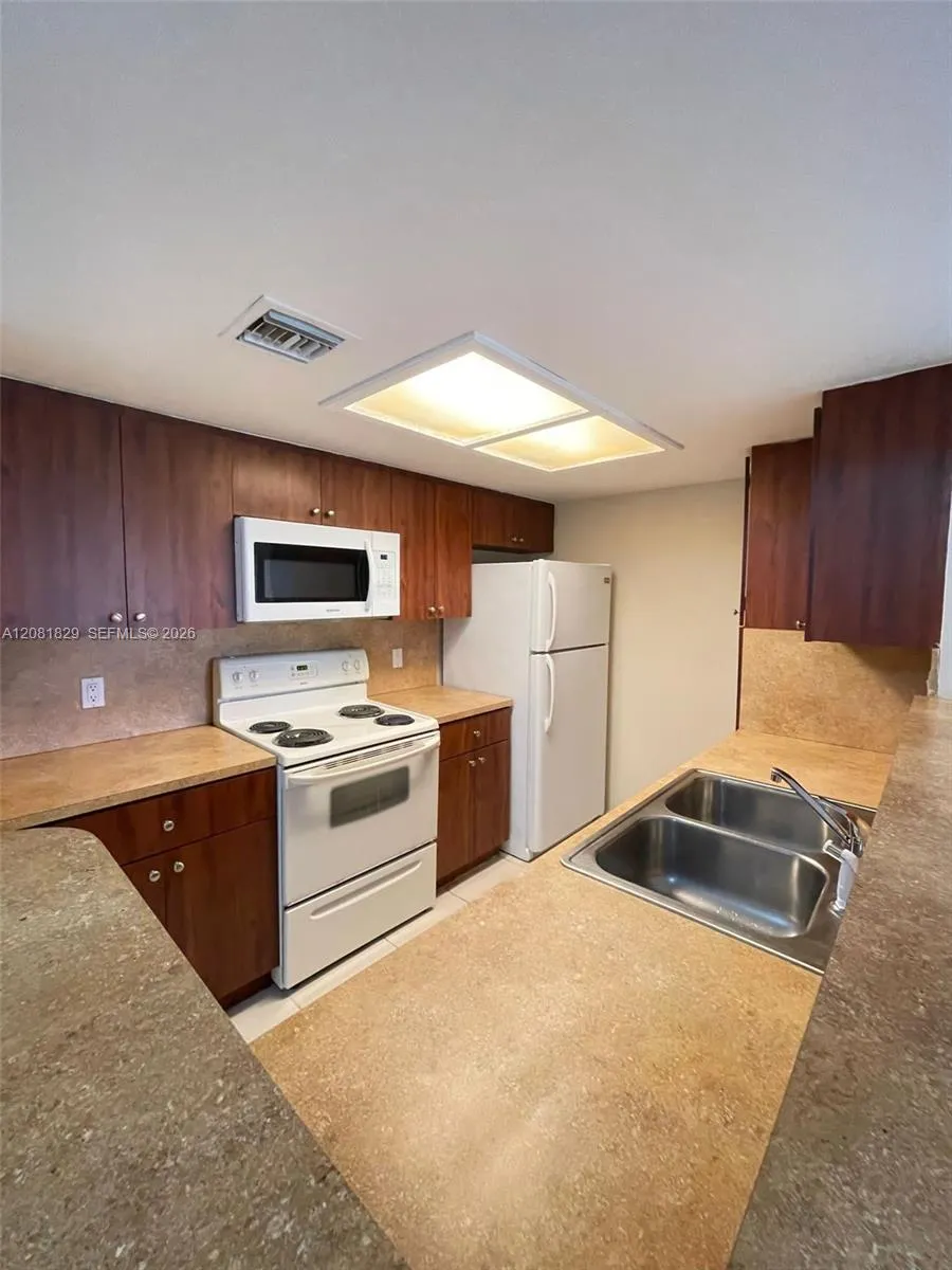 8432 Coral Lake Way #8432 Coral Springs, FL 33065
