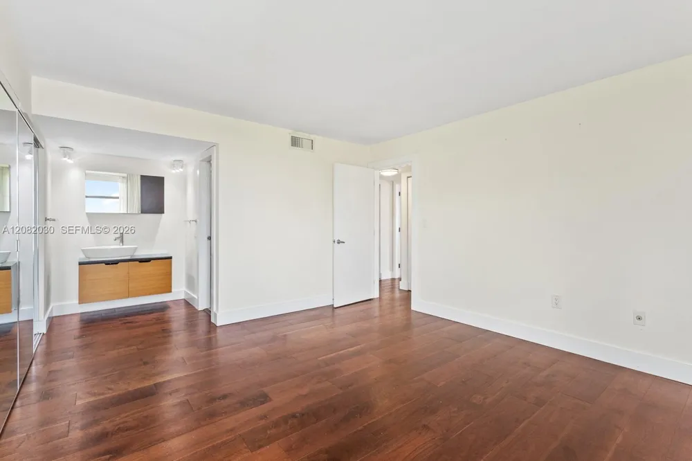 150 Sunrise Dr #5A Key Biscayne, FL 33149