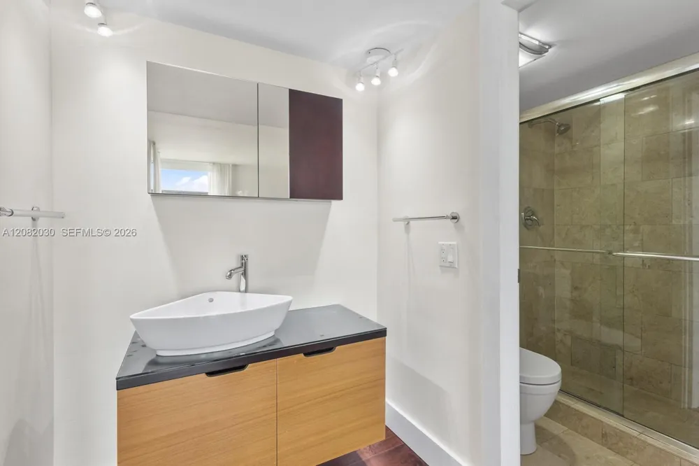 150 Sunrise Dr #5A Key Biscayne, FL 33149