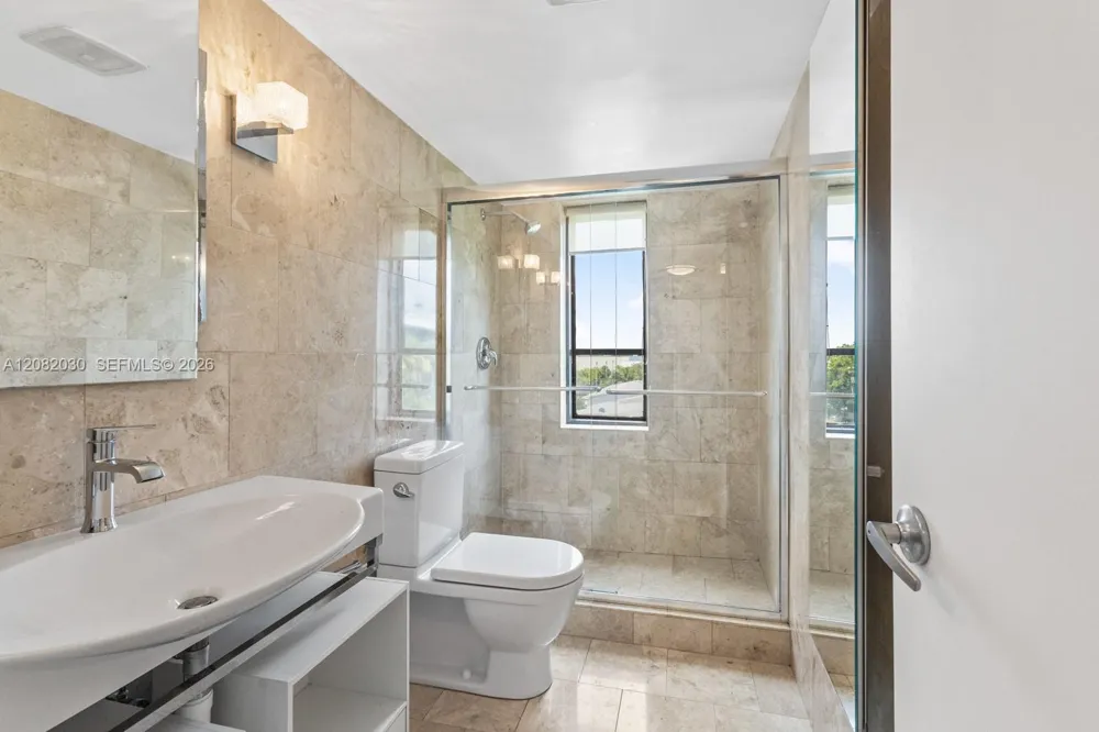 150 Sunrise Dr #5A Key Biscayne, FL 33149