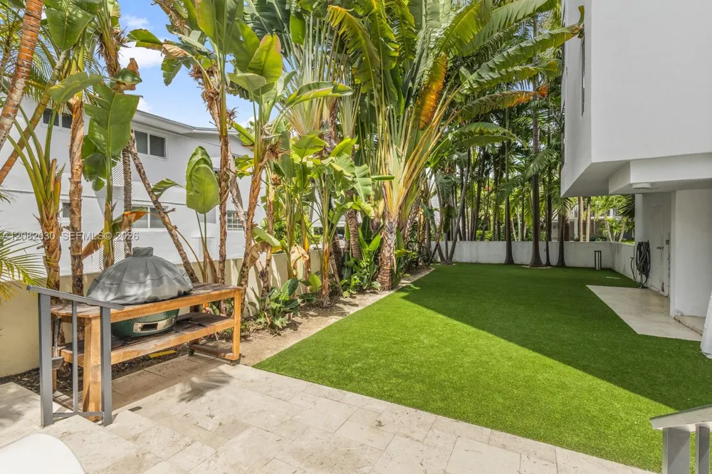 150 Sunrise Dr #5A Key Biscayne, FL 33149