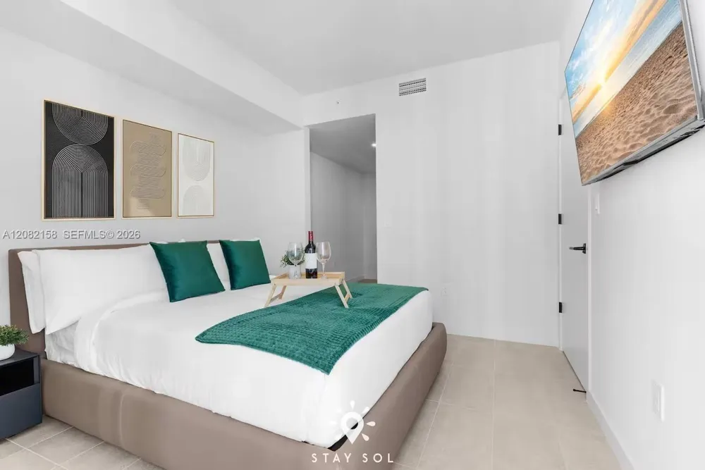 121 NE 5th St #1706 Miami, FL 33132