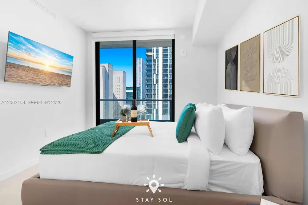 121 NE 5th St #1706 Miami, FL 33132