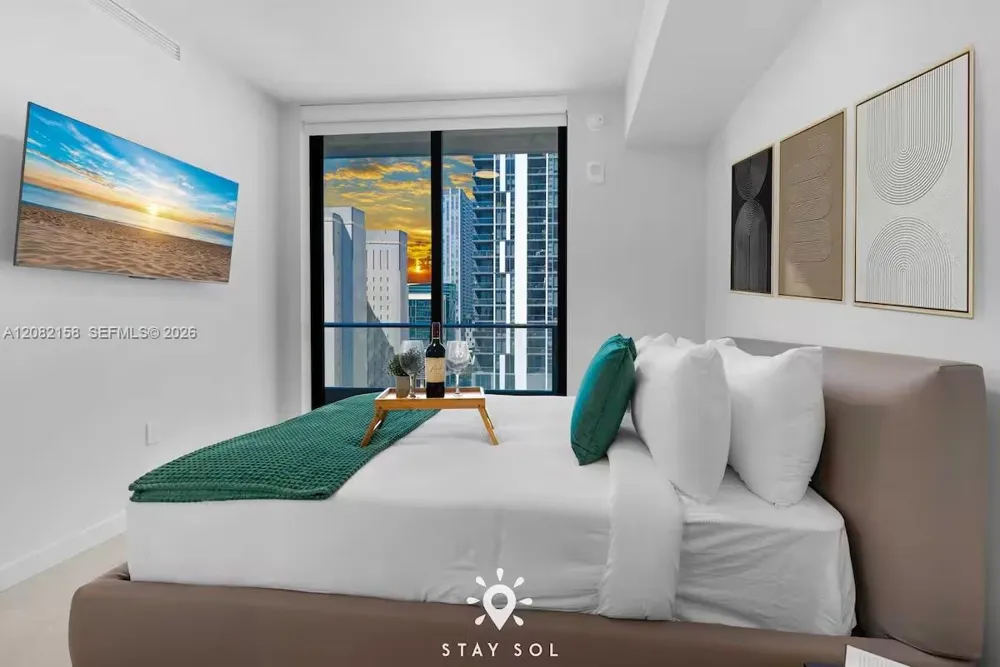 121 NE 5th St #1706 Miami, FL 33132