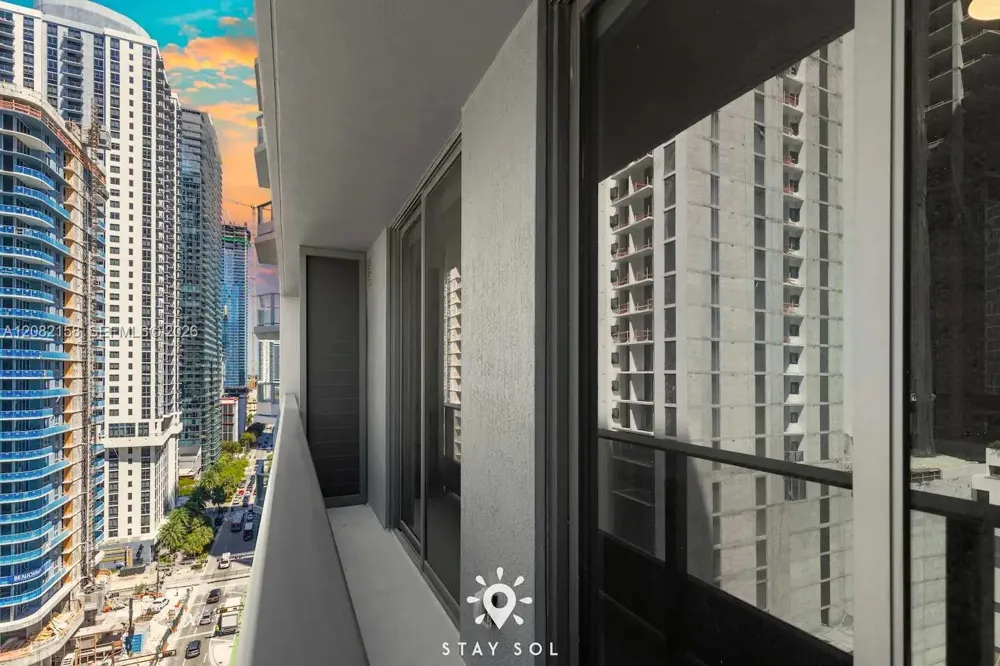 121 NE 5th St #1706 Miami, FL 33132