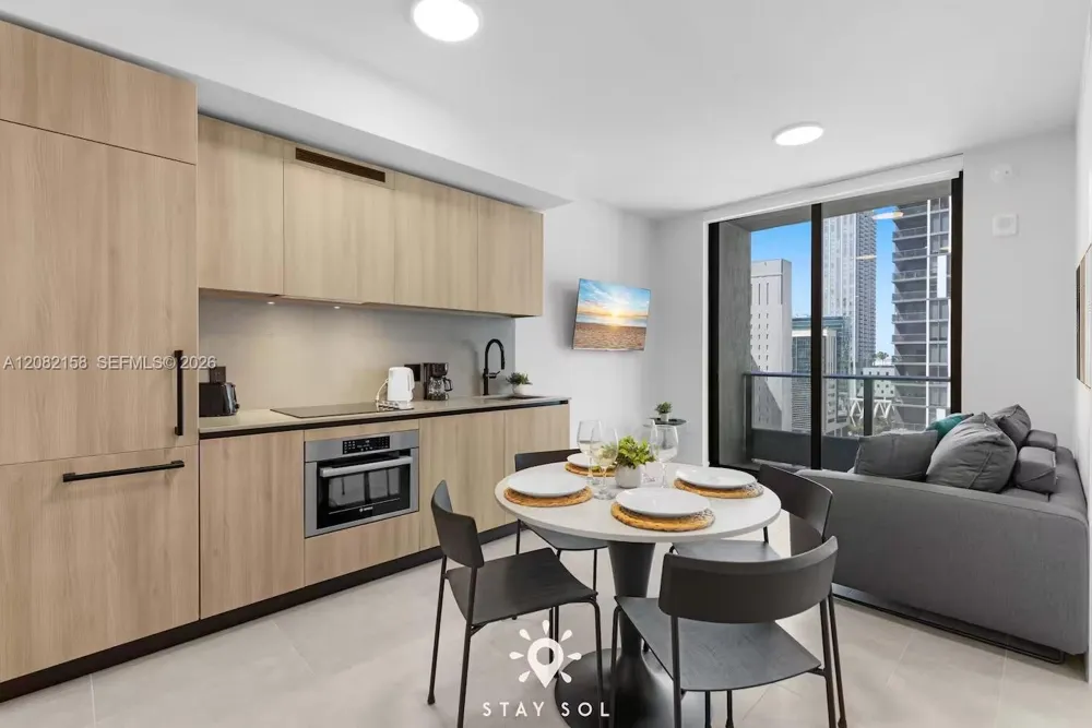 121 NE 5th St #1706 Miami, FL 33132