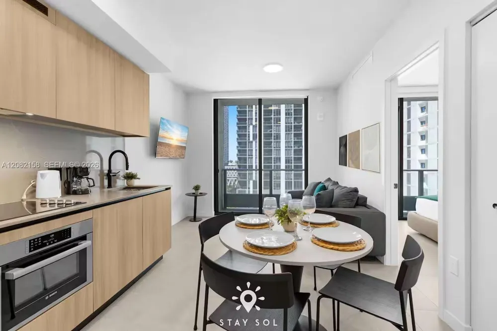 121 NE 5th St #1706 Miami, FL 33132