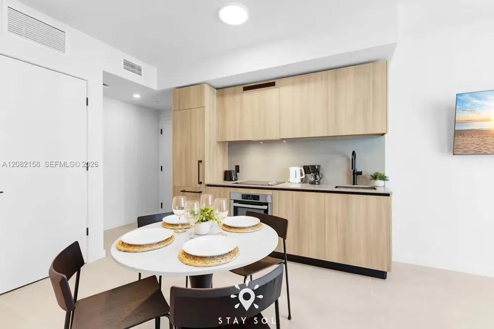 121 NE 5th St #1706 Miami, FL 33132