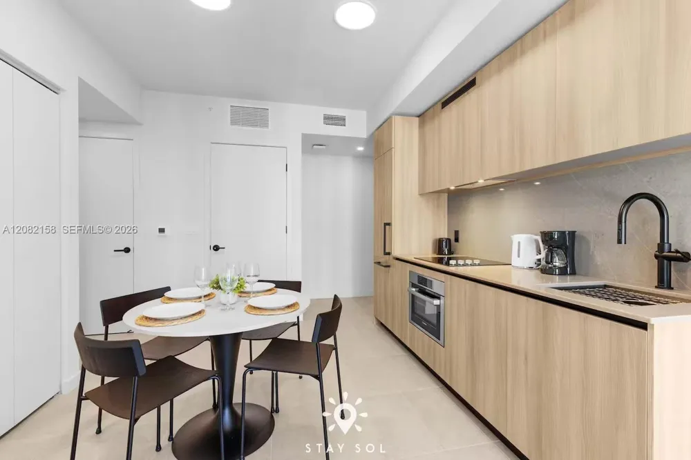 121 NE 5th St #1706 Miami, FL 33132