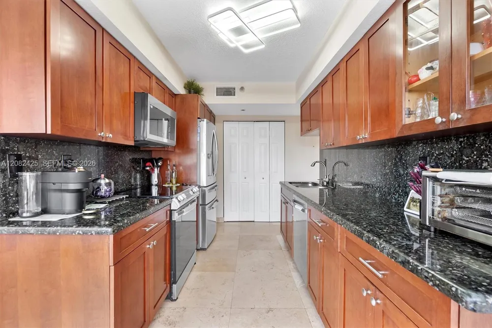 3500 Mystic Pointe Dr #806 Aventura, FL 33180