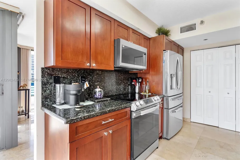 3500 Mystic Pointe Dr #806 Aventura, FL 33180