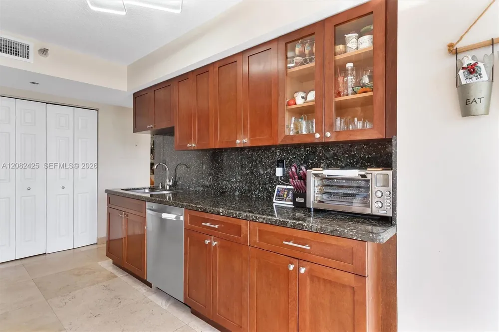 3500 Mystic Pointe Dr #806 Aventura, FL 33180
