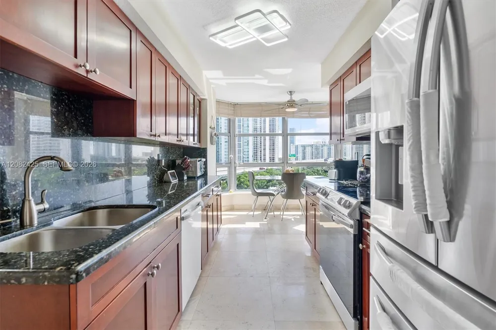 3500 Mystic Pointe Dr #806 Aventura, FL 33180