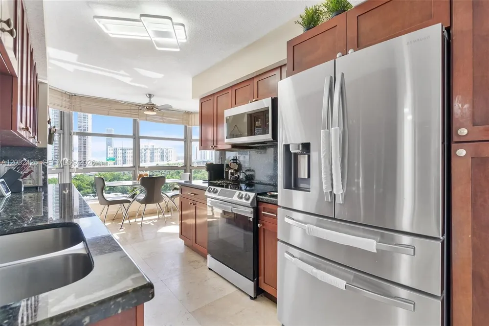 3500 Mystic Pointe Dr #806 Aventura, FL 33180