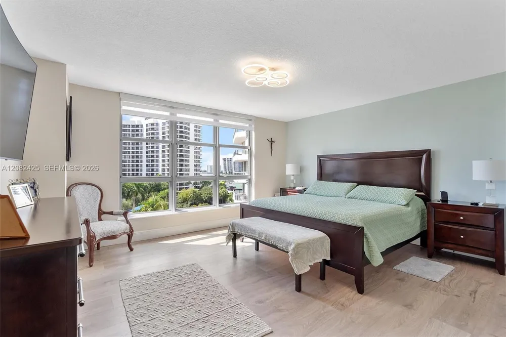 3500 Mystic Pointe Dr #806 Aventura, FL 33180