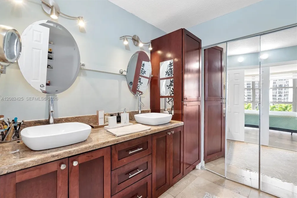 3500 Mystic Pointe Dr #806 Aventura, FL 33180
