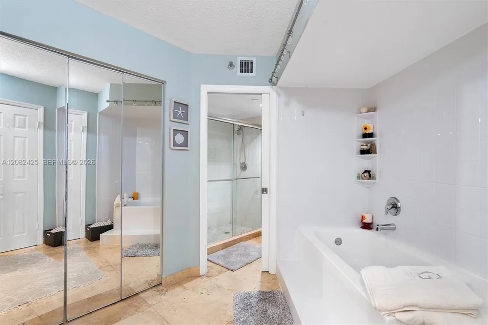 3500 Mystic Pointe Dr #806 Aventura, FL 33180