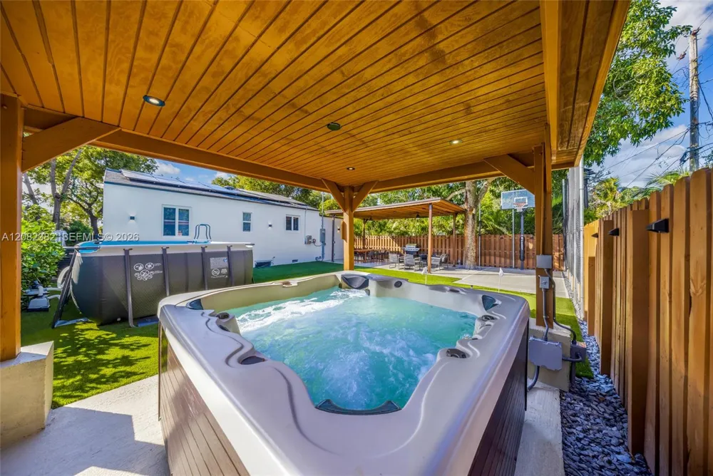 511 NW 48th St Miami, FL 33127