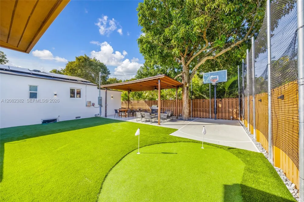 511 NW 48th St Miami, FL 33127