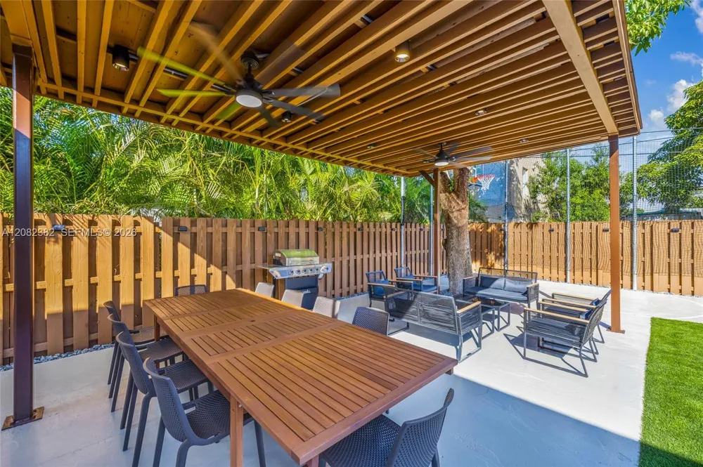511 NW 48th St Miami, FL 33127