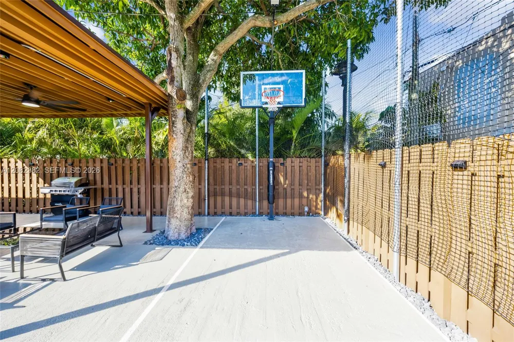 511 NW 48th St Miami, FL 33127