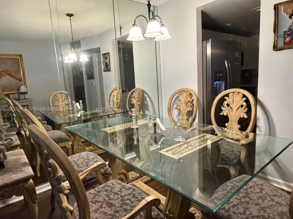 8220 Sunrise Lakes Blvd #211 Sunrise, FL 33322