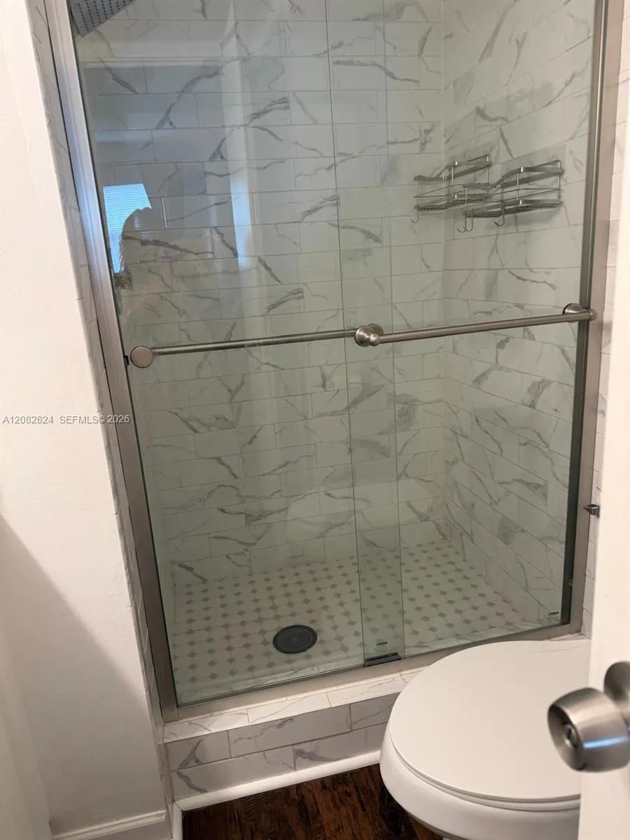 8220 Sunrise Lakes Blvd #211 Sunrise, FL 33322