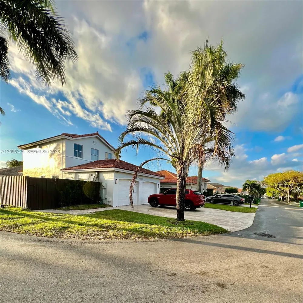 8224 SW 163rd Ct Miami, FL 33193