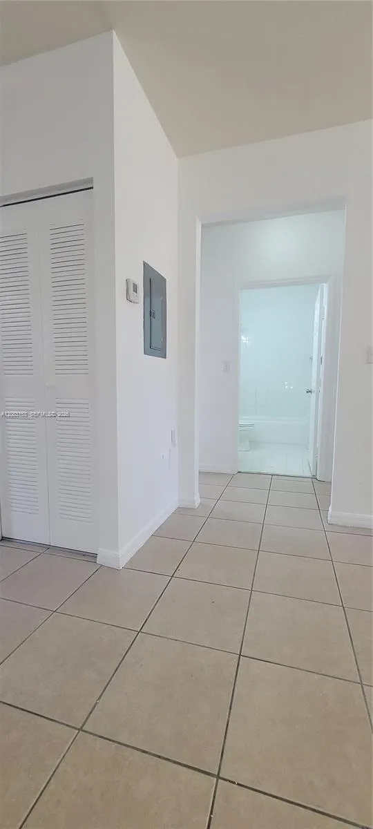 33 E 20th St #203 Hialeah, FL 33010