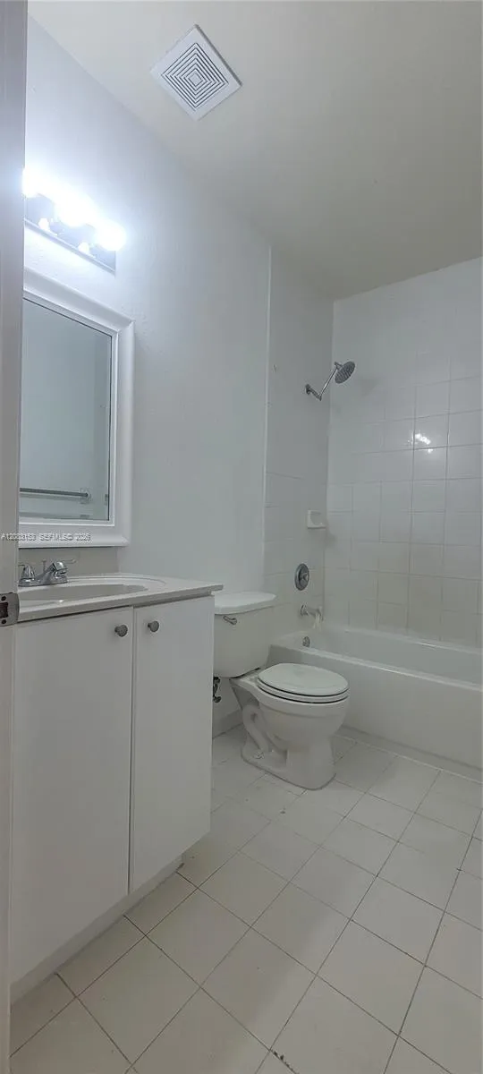 33 E 20th St #203 Hialeah, FL 33010