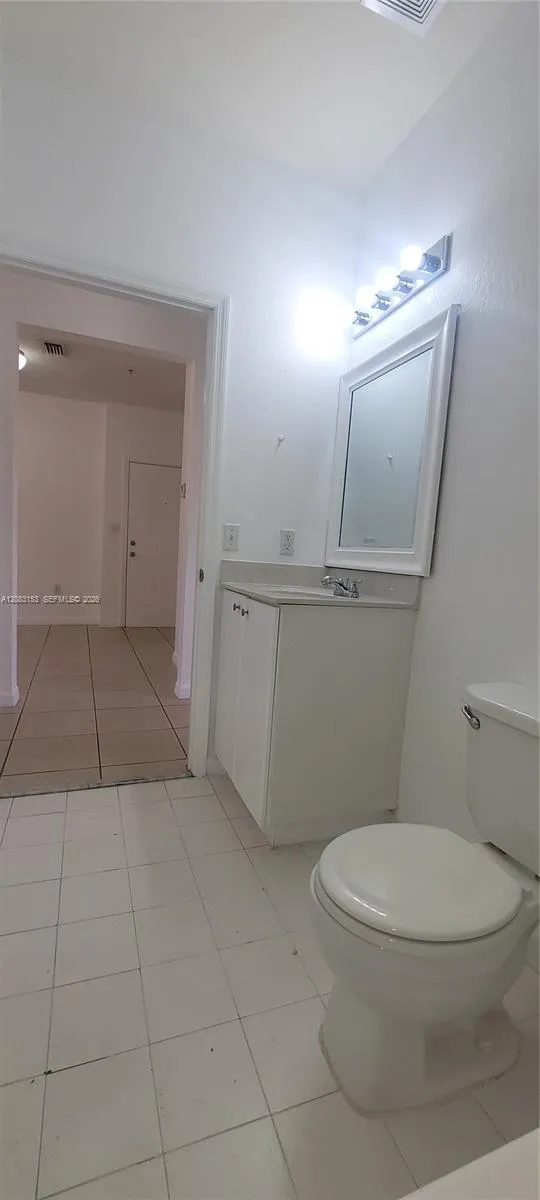 33 E 20th St #203 Hialeah, FL 33010