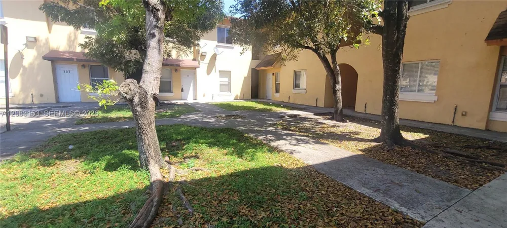 33 E 20th St #203 Hialeah, FL 33010