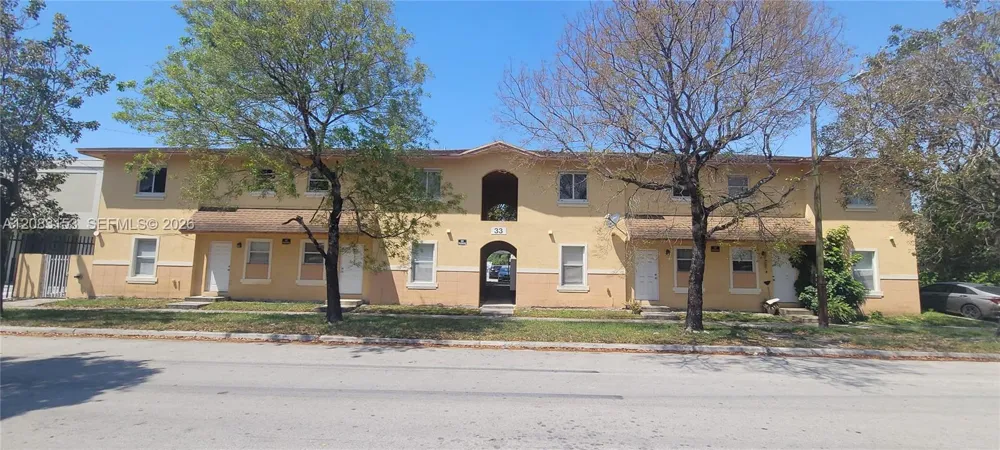 33 E 20th St #203 Hialeah, FL 33010