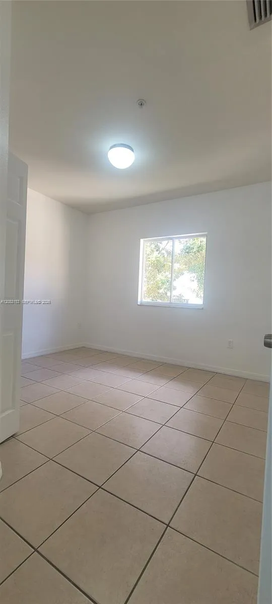 33 E 20th St #203 Hialeah, FL 33010
