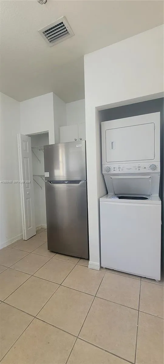 33 E 20th St #203 Hialeah, FL 33010