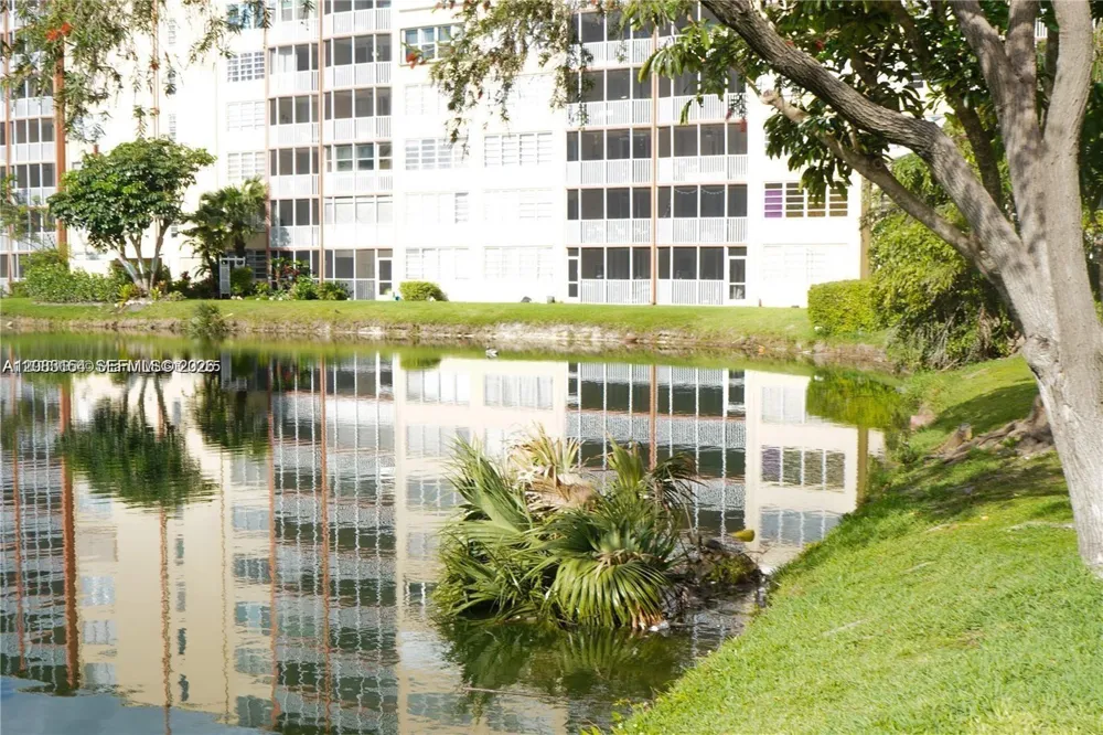 1780 NE 191st St #204-2 Miami, FL 33179
