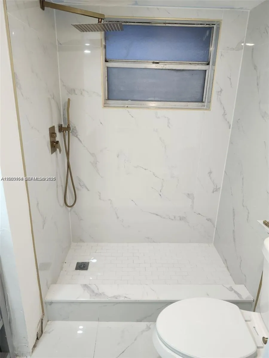 1780 NE 191st St #204-2 Miami, FL 33179