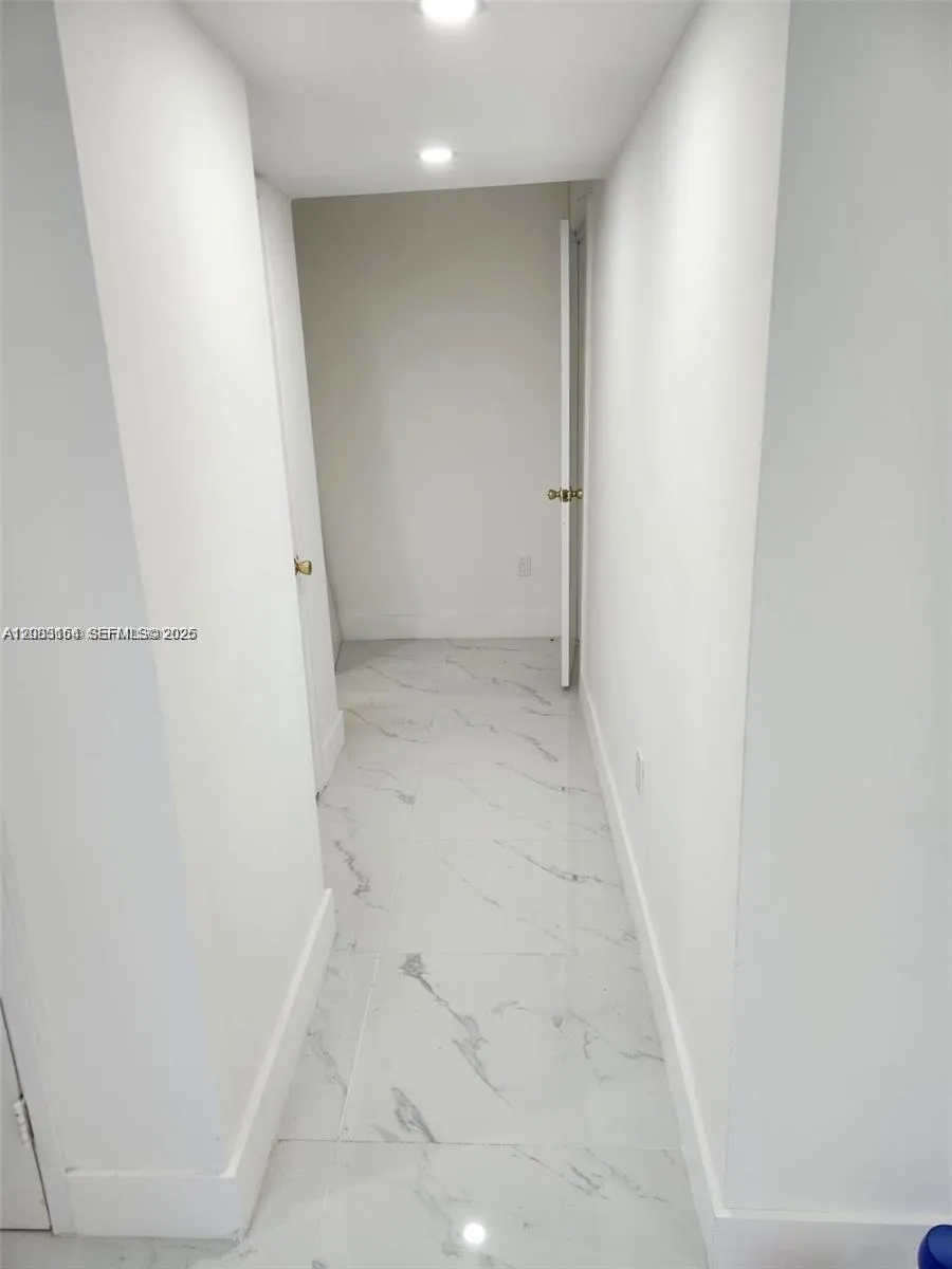 1780 NE 191st St #204-2 Miami, FL 33179