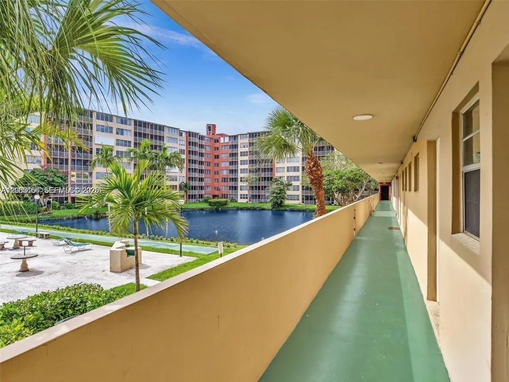 1780 NE 191st St #204-2 Miami, FL 33179