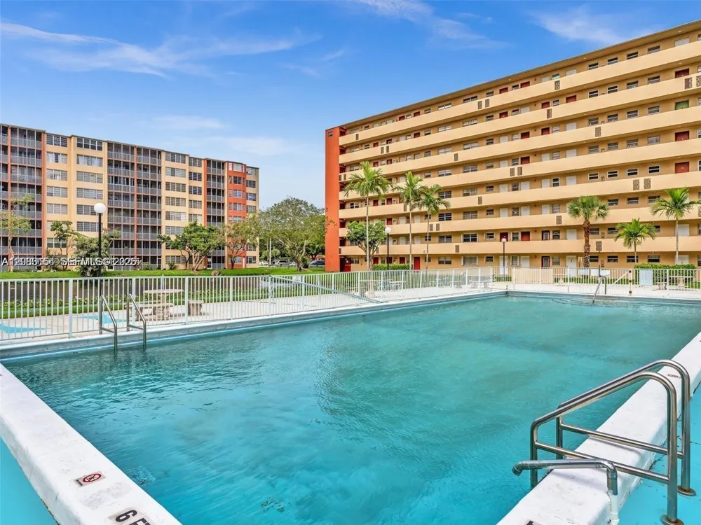 1780 NE 191st St #204-2 Miami, FL 33179