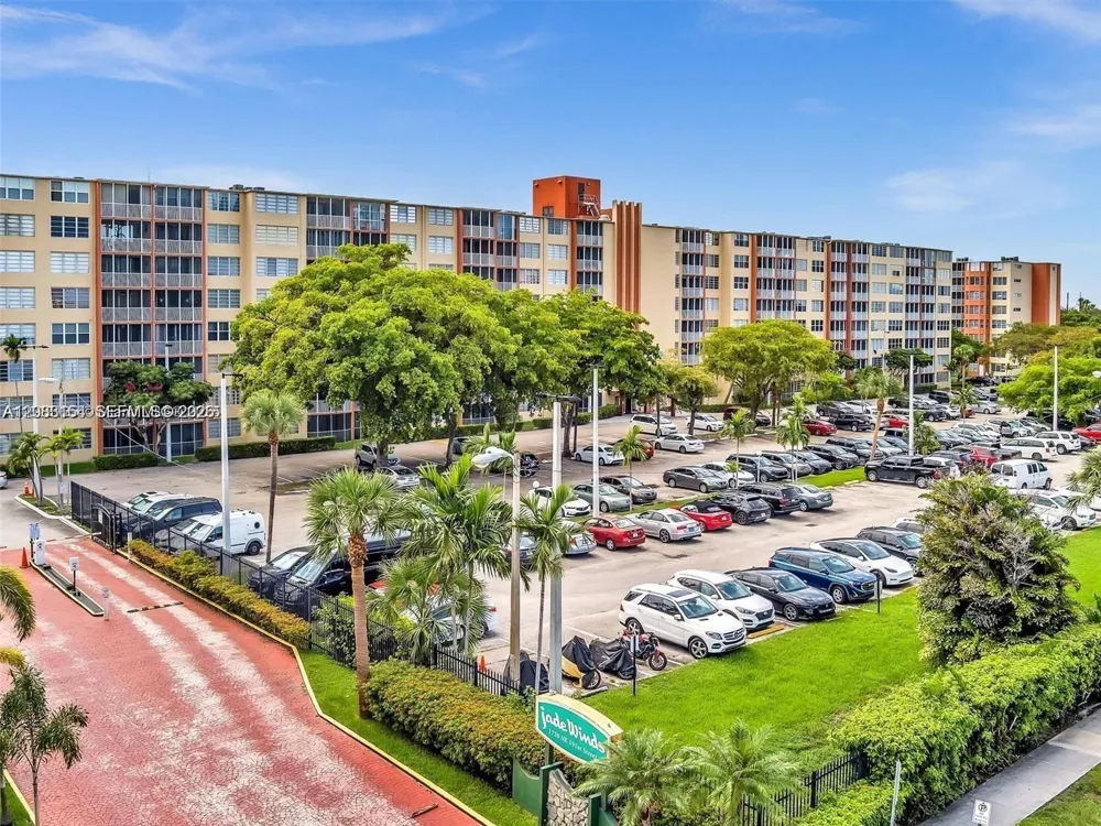 1780 NE 191st St #204-2 Miami, FL 33179