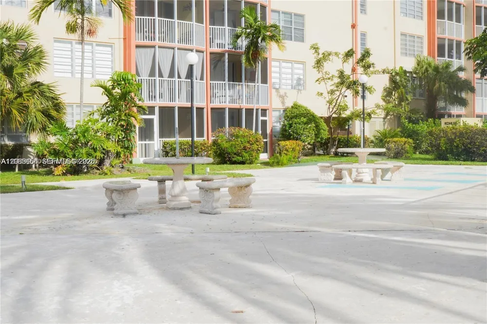 1780 NE 191st St #204-2 Miami, FL 33179