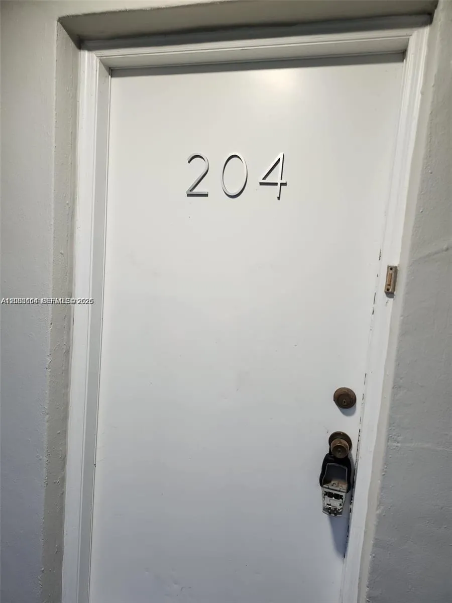 1780 NE 191st St #204-2 Miami, FL 33179