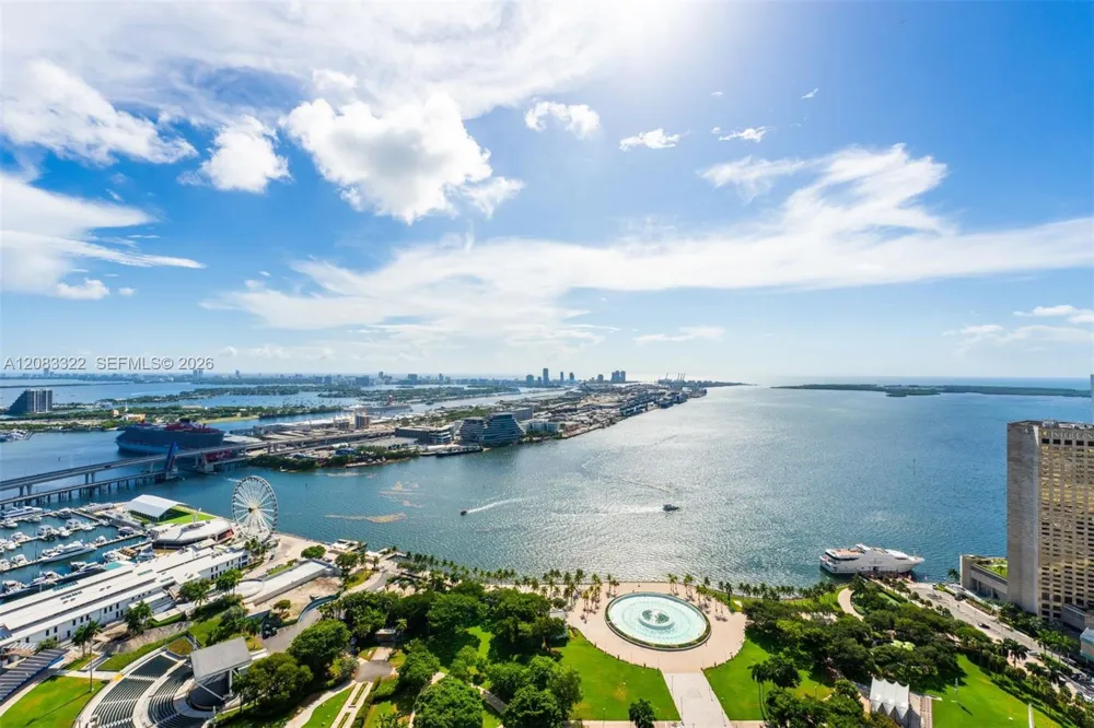 50 Biscayne Blvd #4704 Miami, FL 33132
