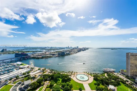 50 Biscayne Blvd #4704