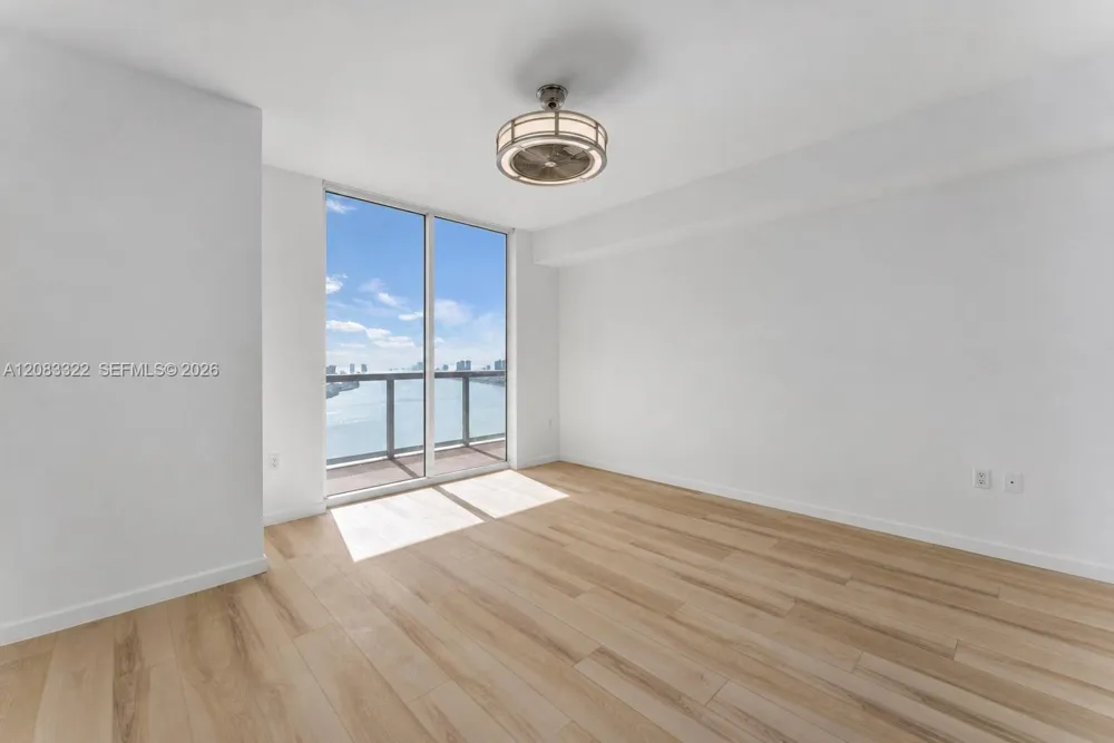 50 Biscayne Blvd #4704 Miami, FL 33132